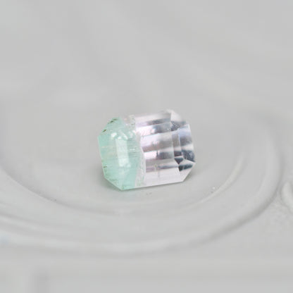 バイカラートルマリン 0.39ct  エメラルドカット 4.5mm×3.4mm×3.0mm【MJ3015】