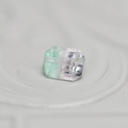 バイカラートルマリン 0.39ct  エメラルドカット 4.5mm×3.4mm×3.0mm【MJ3015】