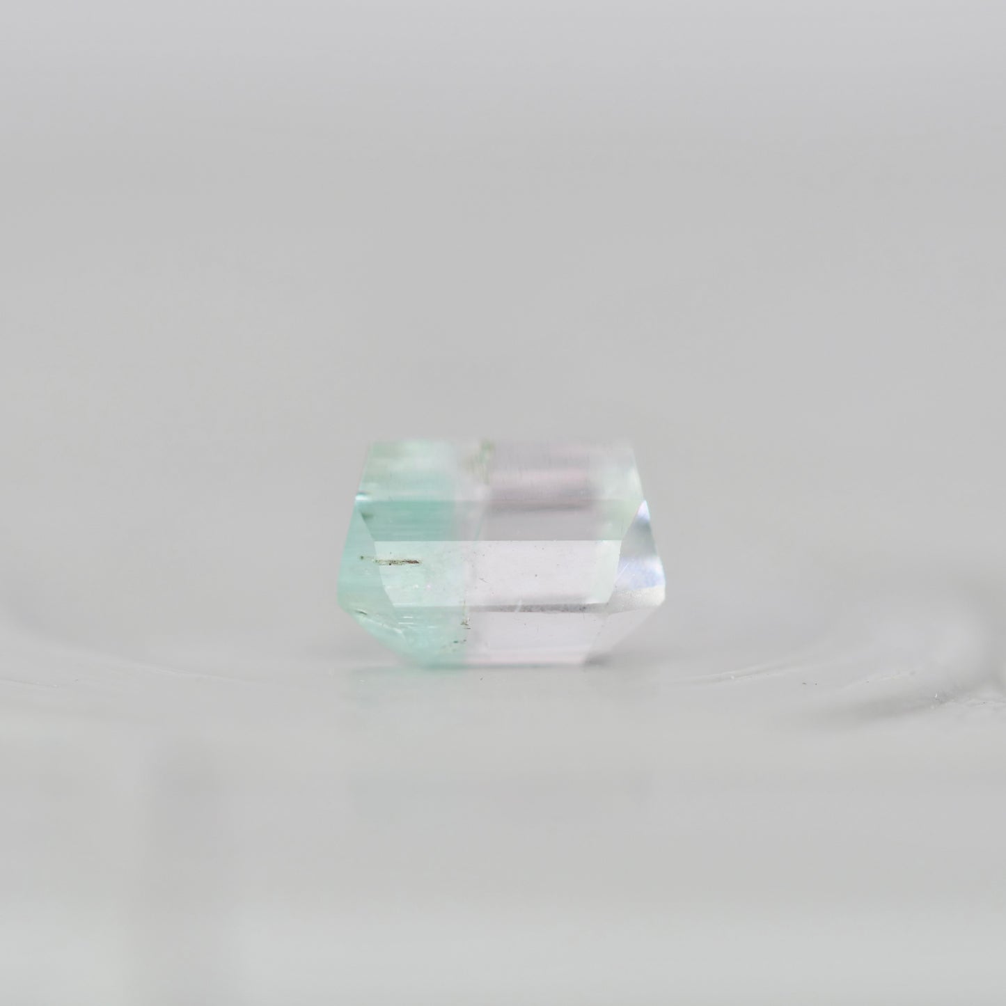 バイカラートルマリン 0.39ct  エメラルドカット 4.5mm×3.4mm×3.0mm【MJ3015】