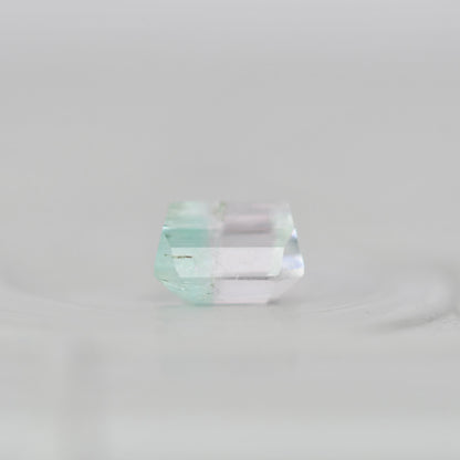 バイカラートルマリン 0.39ct  エメラルドカット 4.5mm×3.4mm×3.0mm【MJ3015】