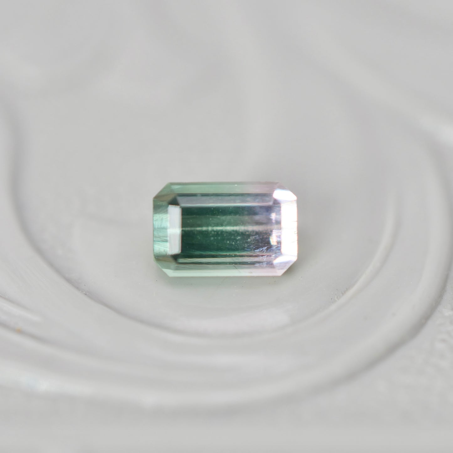 バイカラートルマリン 0.32ct  エメラルドカット 4.5mm×2.9mm×2.5mm【MJ3017】