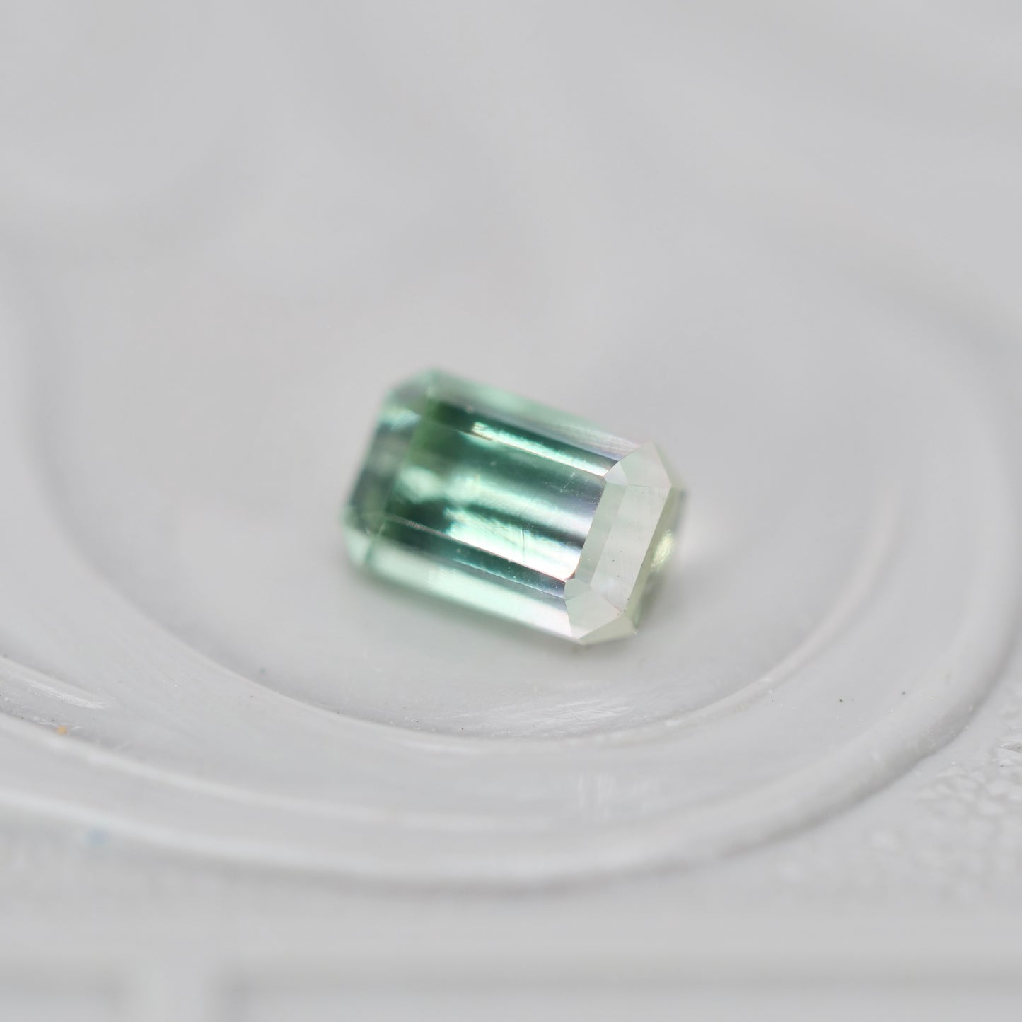 バイカラートルマリン 0.32ct  エメラルドカット 4.5mm×2.9mm×2.5mm【MJ3017】