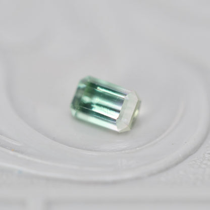 バイカラートルマリン 0.32ct  エメラルドカット 4.5mm×2.9mm×2.5mm【MJ3017】