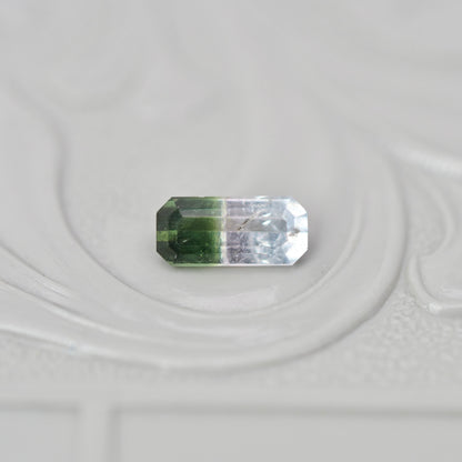 バイカラートルマリン 0.33ct  エメラルドカット 6.0mm×2.7mm×2.1mm【MJ3018】