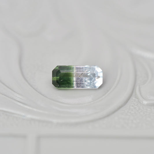 バイカラートルマリン 0.33ct  エメラルドカット 6.0mm×2.7mm×2.1mm【MJ3018】