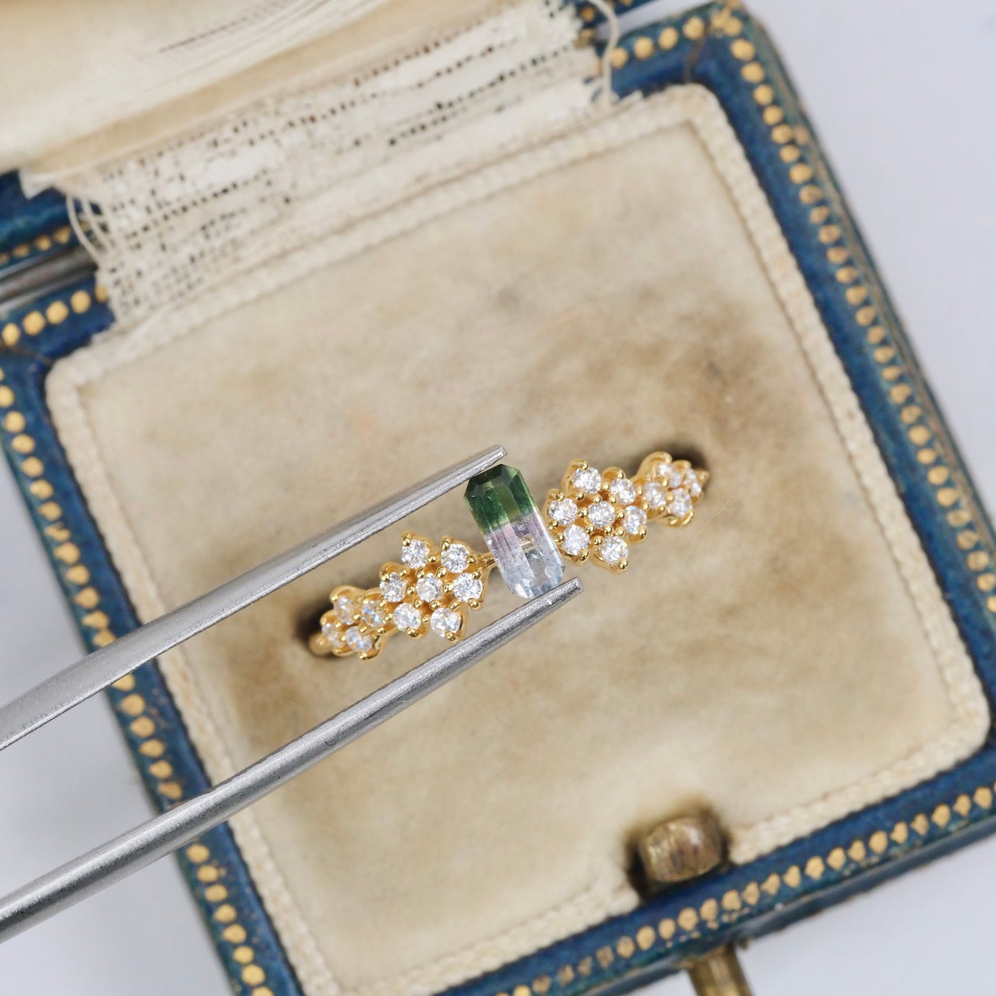 バイカラートルマリン 0.33ct  エメラルドカット 6.0mm×2.7mm×2.1mm【MJ3018】