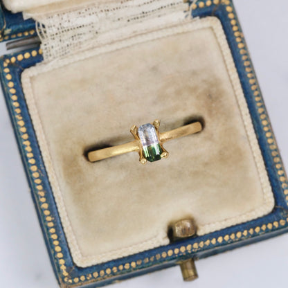 バイカラートルマリン 0.33ct  エメラルドカット 6.0mm×2.7mm×2.1mm【MJ3018】