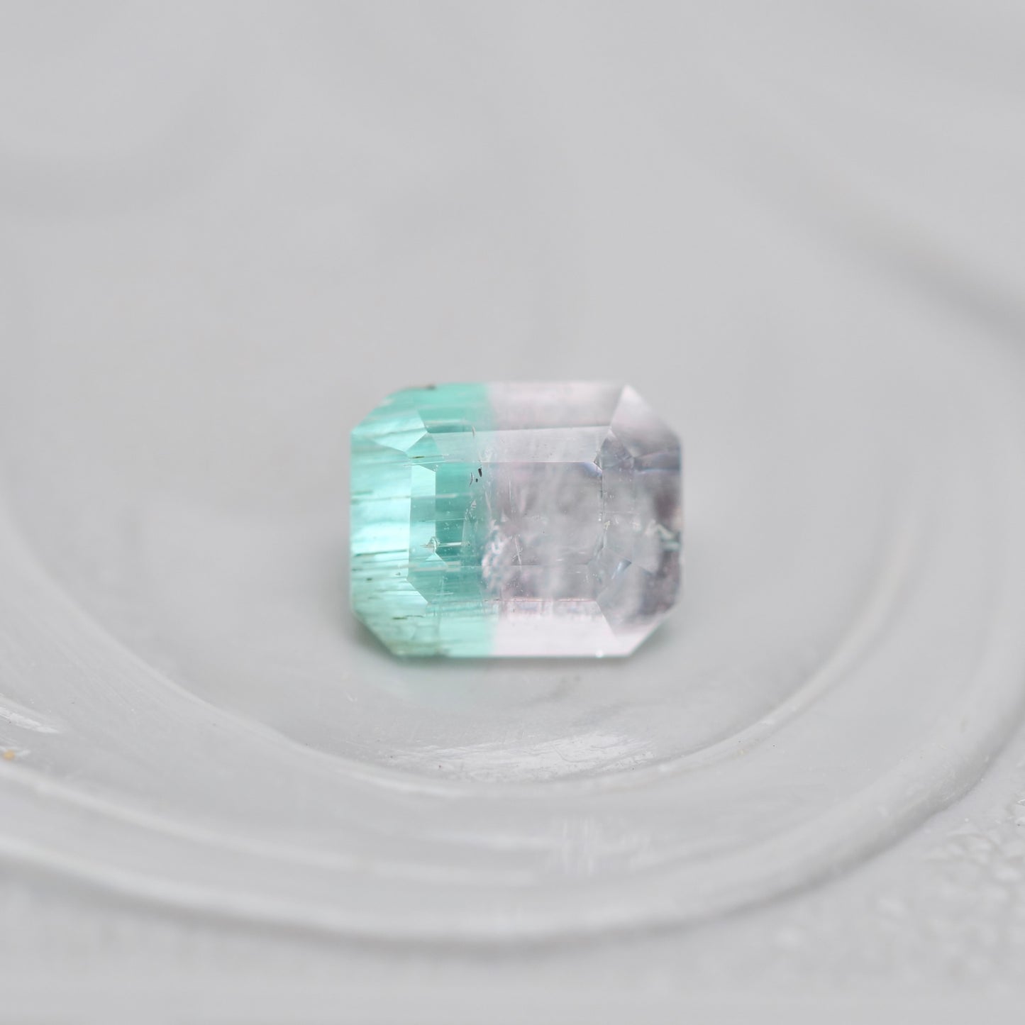 バイカラートルマリン 0.35ct  エメラルドカット 4.3mm×3.5mm×2.8mm【MJ3019】