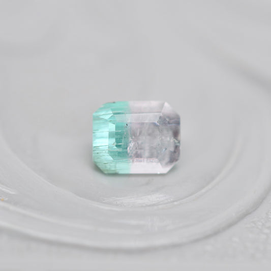 バイカラートルマリン 0.35ct  エメラルドカット 4.3mm×3.5mm×2.8mm【MJ3019】