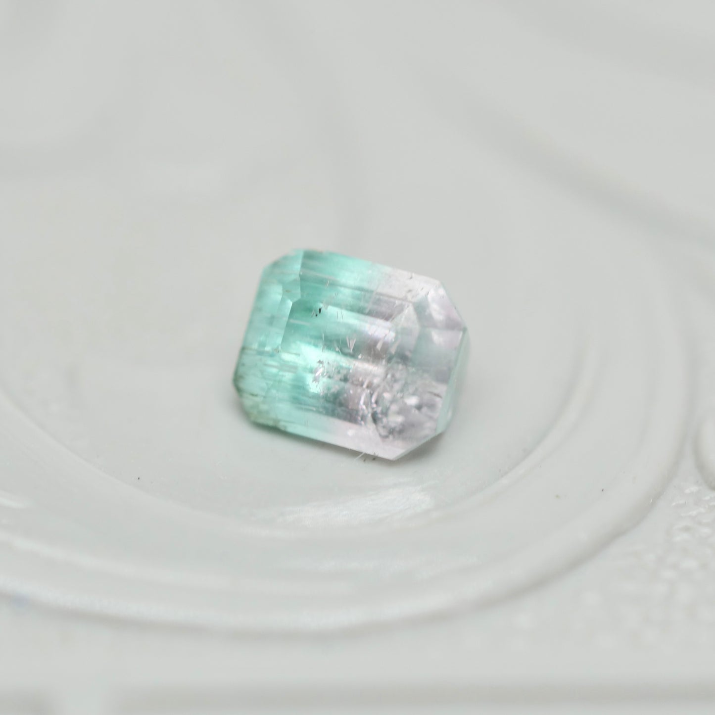バイカラートルマリン 0.35ct  エメラルドカット 4.3mm×3.5mm×2.8mm【MJ3019】