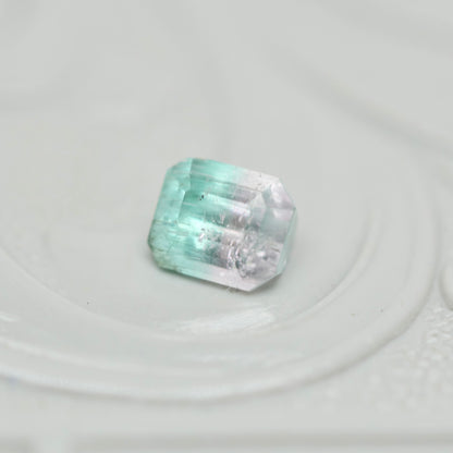 バイカラートルマリン 0.35ct  エメラルドカット 4.3mm×3.5mm×2.8mm【MJ3019】