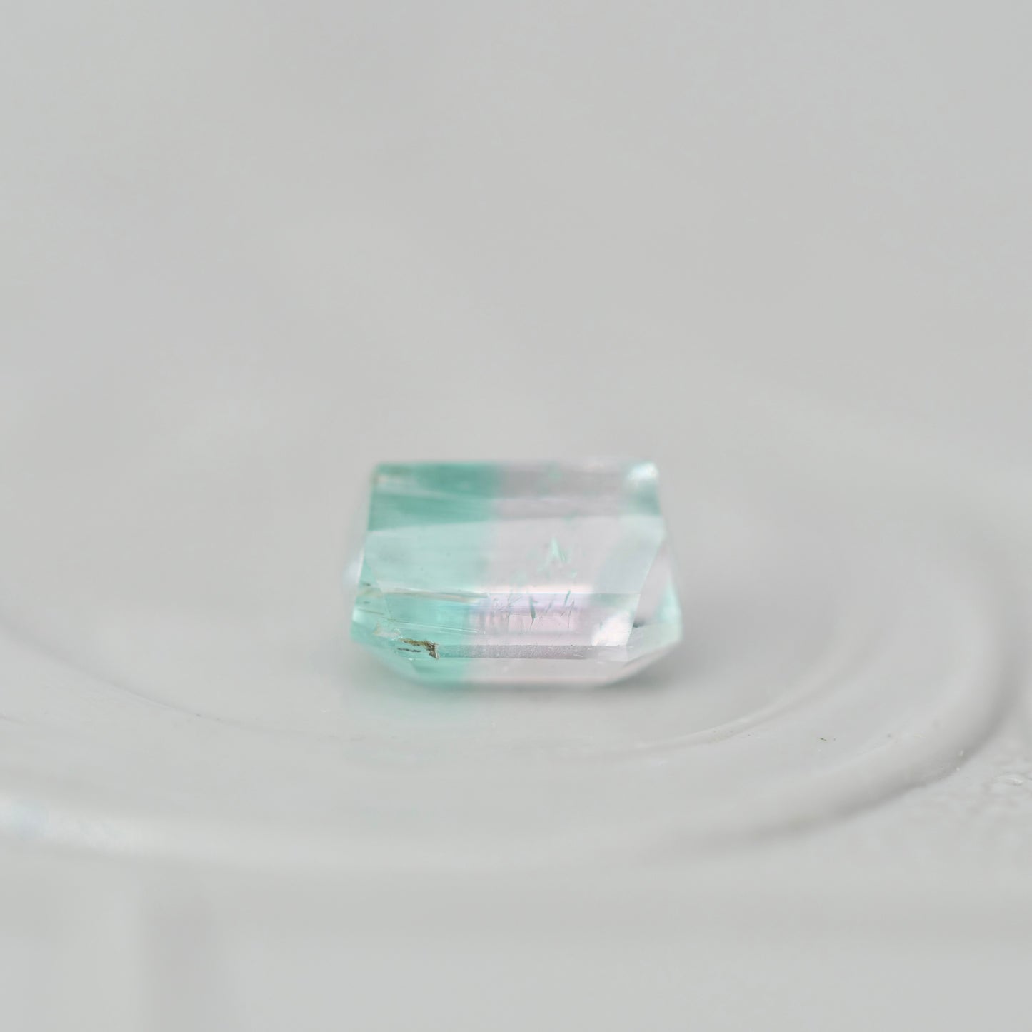 バイカラートルマリン 0.35ct  エメラルドカット 4.3mm×3.5mm×2.8mm【MJ3019】