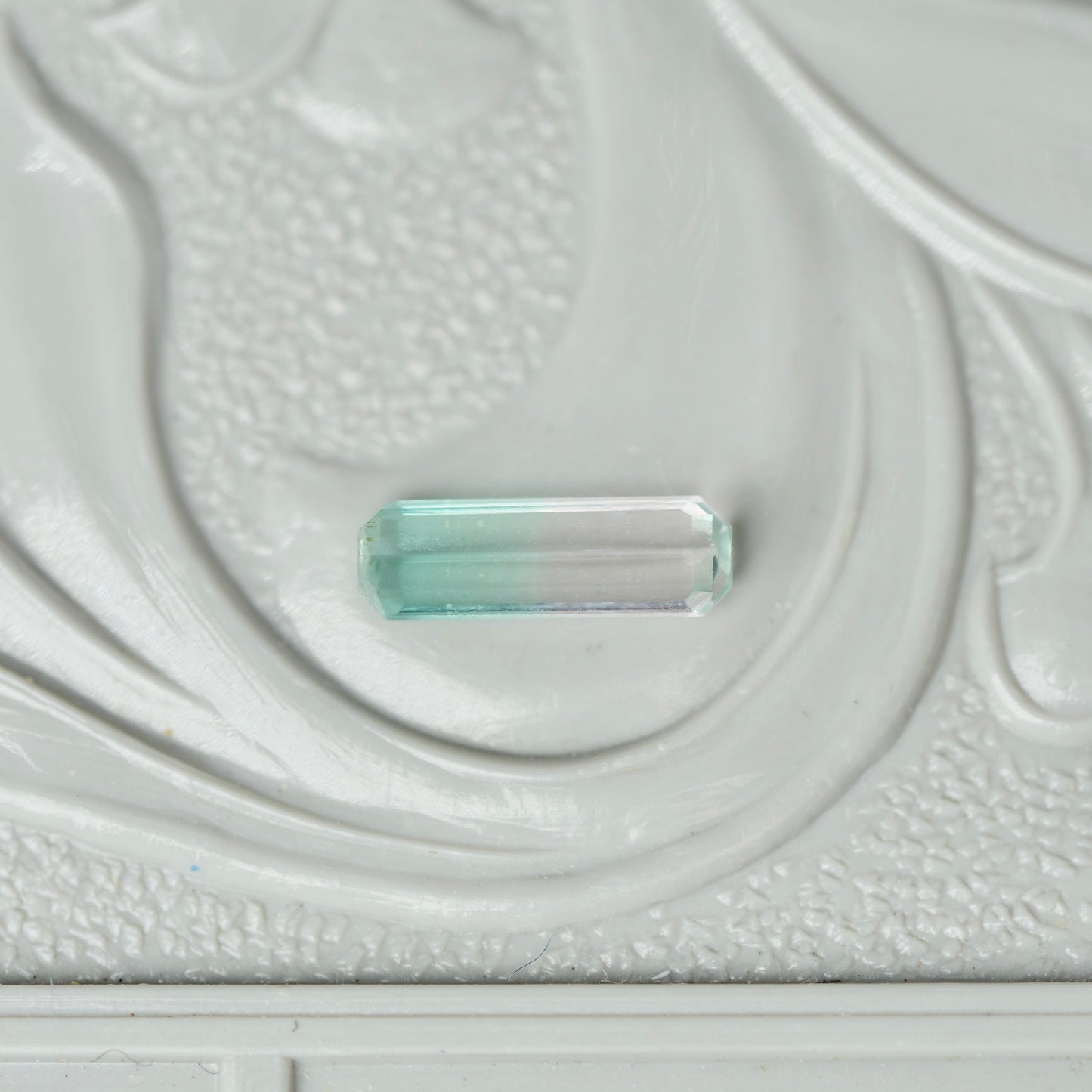 バイカラートルマリン 0.20ct  エメラルドカット 6.4mm×2.0mm×1.7mm【MJ3020】