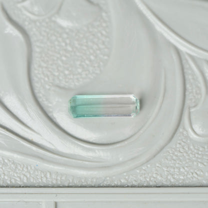 バイカラートルマリン 0.20ct  エメラルドカット 6.4mm×2.0mm×1.7mm【MJ3020】