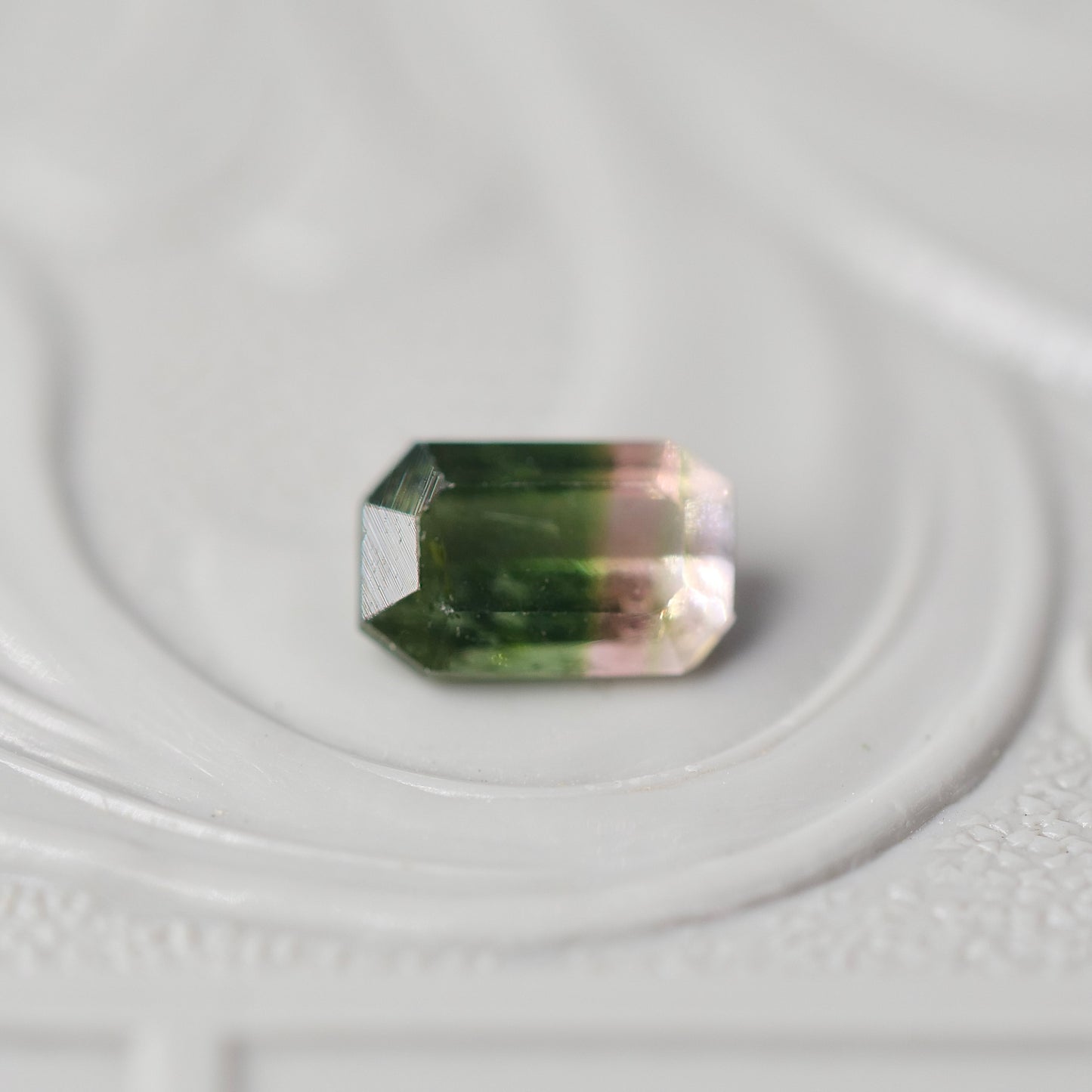 バイカラートルマリン 0.35ct  エメラルドカット 5.1mm×3.3mm×2.4mm【MJ3021】