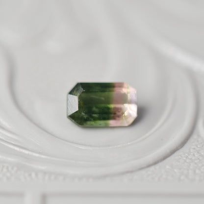 バイカラートルマリン 0.35ct  エメラルドカット 5.1mm×3.3mm×2.4mm【MJ3021】