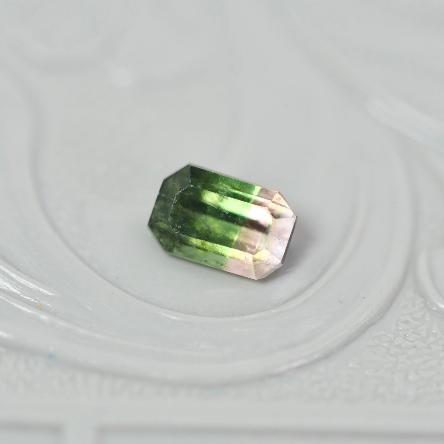 バイカラートルマリン 0.35ct  エメラルドカット 5.1mm×3.3mm×2.4mm【MJ3021】