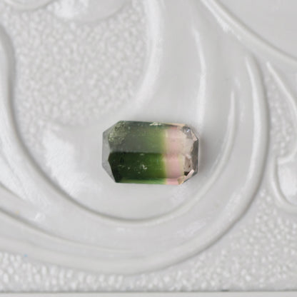 バイカラートルマリン 0.35ct  エメラルドカット 5.1mm×3.3mm×2.4mm【MJ3021】