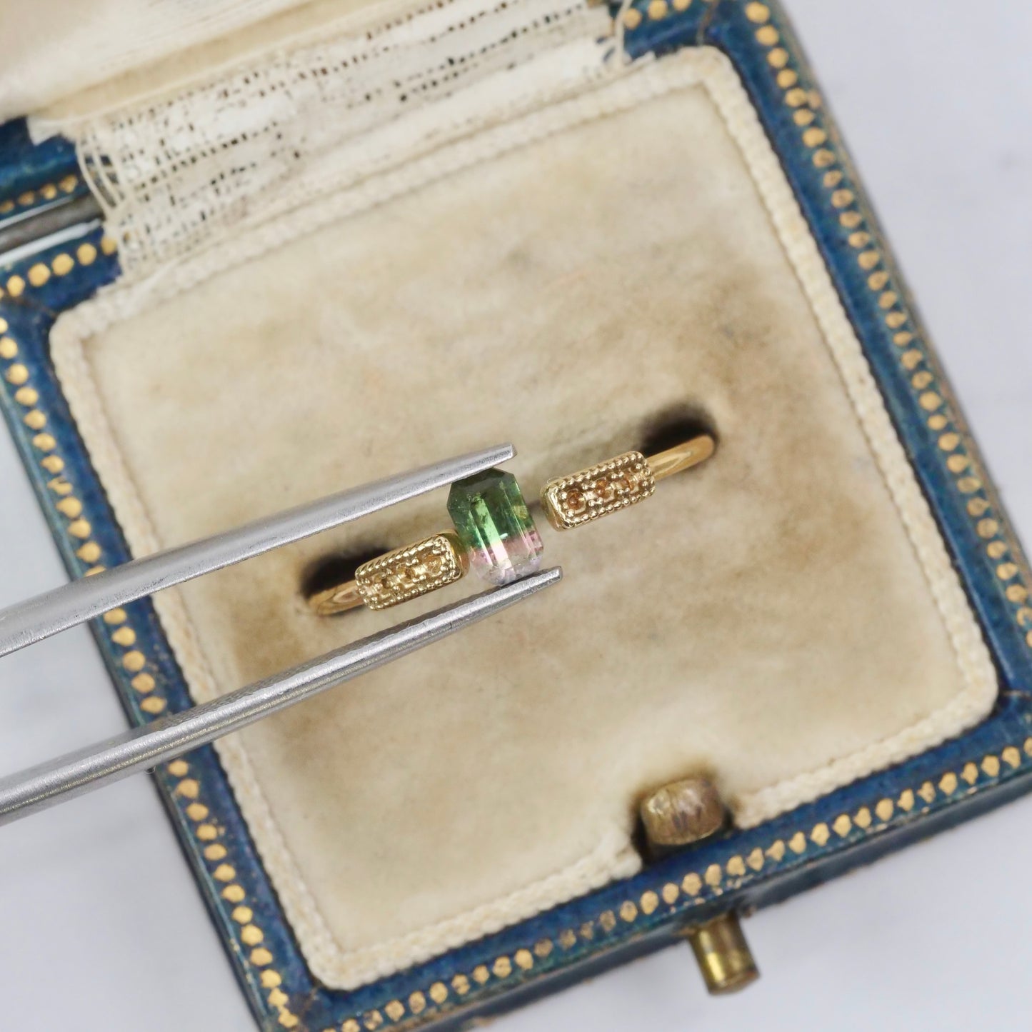 バイカラートルマリン 0.35ct  エメラルドカット 5.1mm×3.3mm×2.4mm【MJ3021】