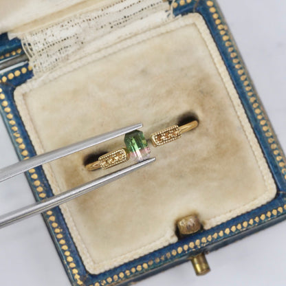 バイカラートルマリン 0.35ct  エメラルドカット 5.1mm×3.3mm×2.4mm【MJ3021】