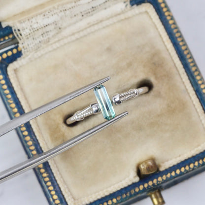 バイカラートルマリン 0.38ct  エメラルドカット 7.3mm×2.6mm×2.1mm【MJ3022】