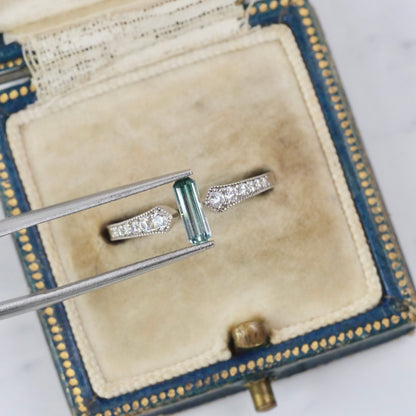 バイカラートルマリン 0.38ct  エメラルドカット 7.3mm×2.6mm×2.1mm【MJ3022】