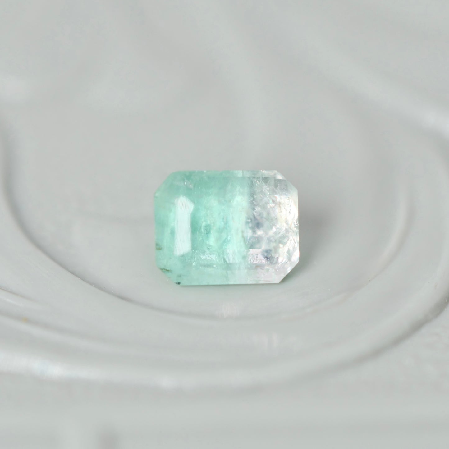 バイカラートルマリン 0.32ct  エメラルドカット 4.3mm×3.4mm×2.8mm【MJ3023】