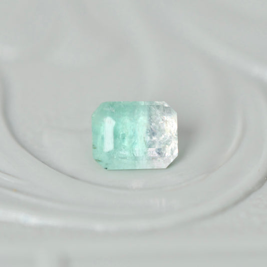 バイカラートルマリン 0.32ct  エメラルドカット 4.3mm×3.4mm×2.8mm【MJ3023】