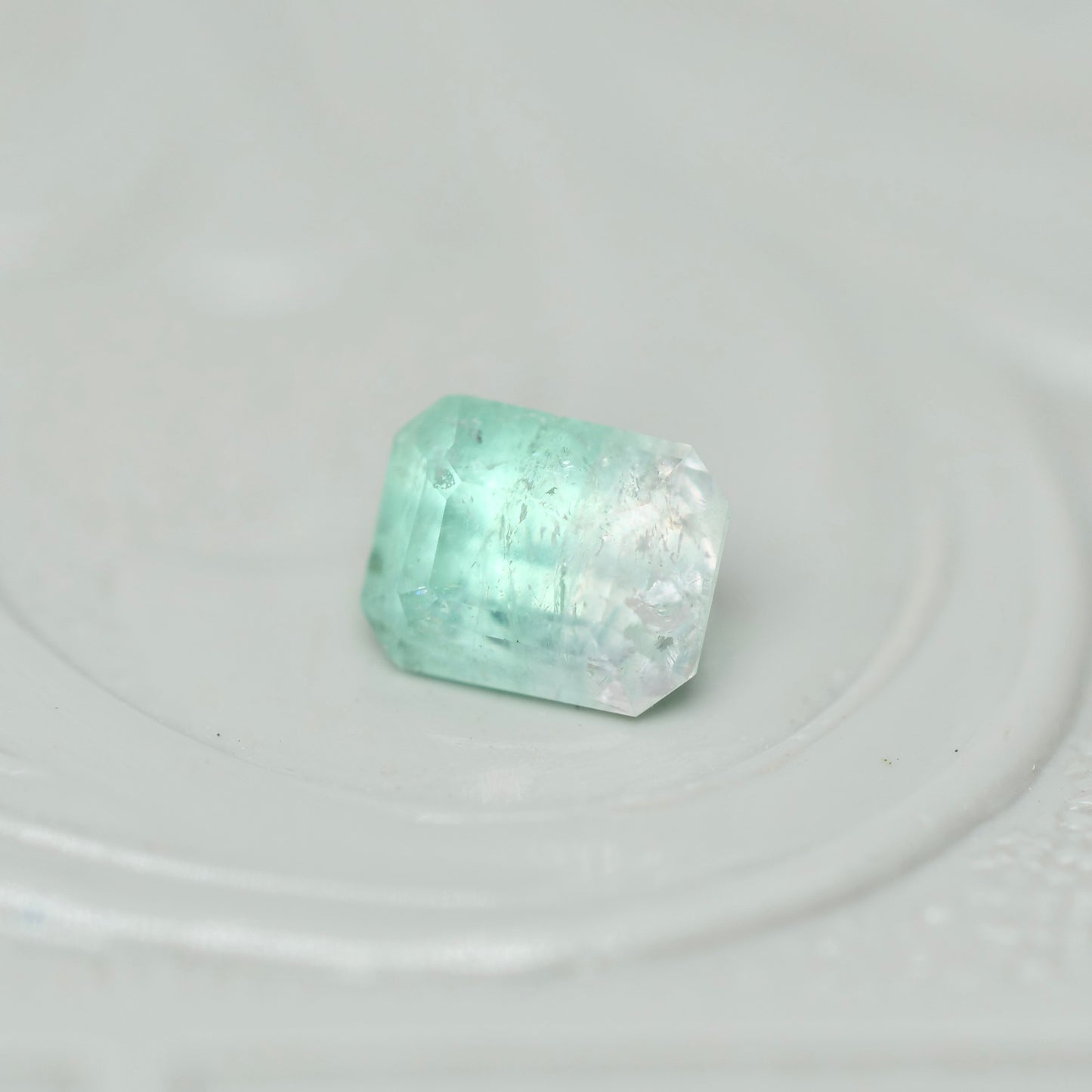 バイカラートルマリン 0.32ct  エメラルドカット 4.3mm×3.4mm×2.8mm【MJ3023】