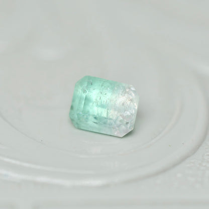 バイカラートルマリン 0.32ct  エメラルドカット 4.3mm×3.4mm×2.8mm【MJ3023】