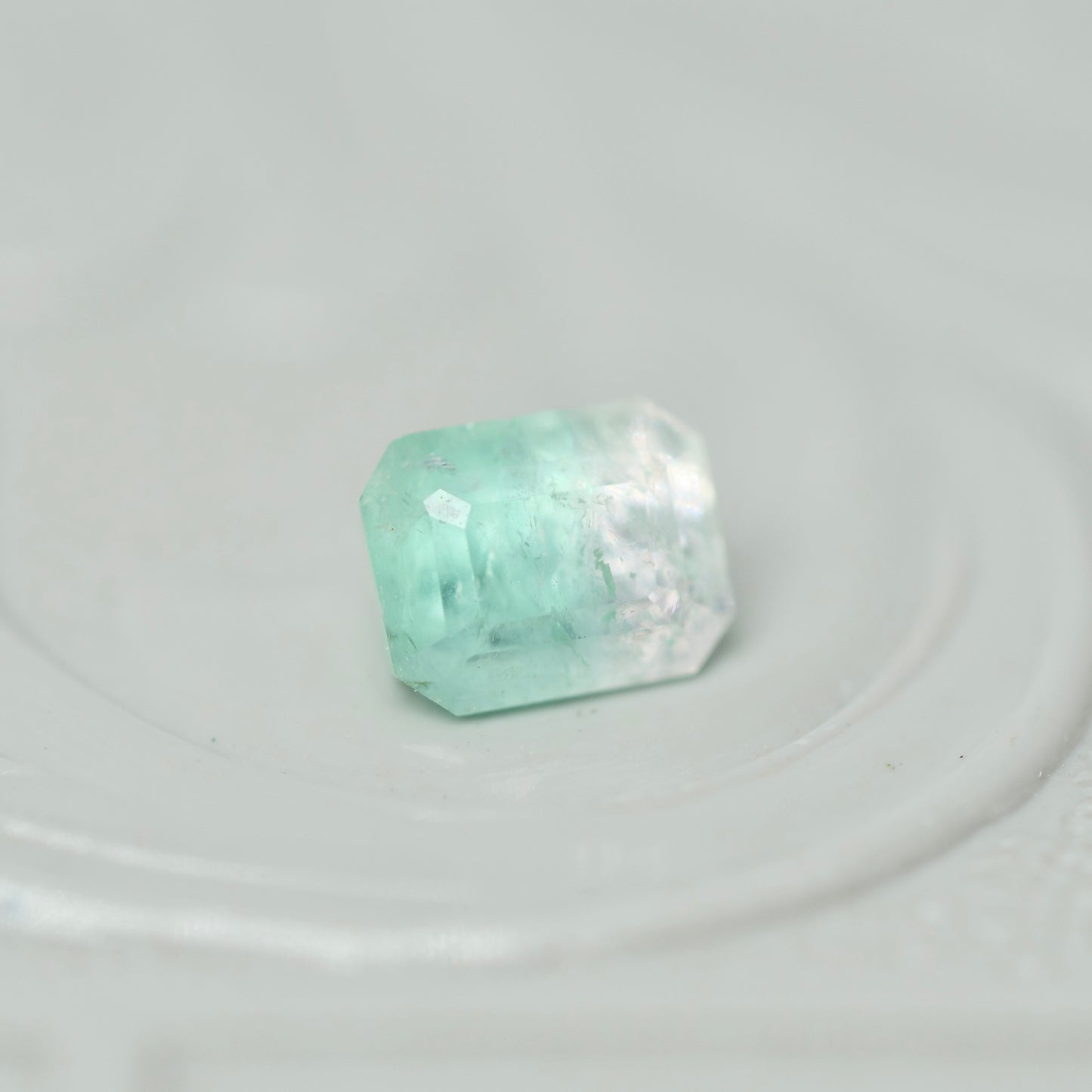 バイカラートルマリン 0.32ct  エメラルドカット 4.3mm×3.4mm×2.8mm【MJ3023】