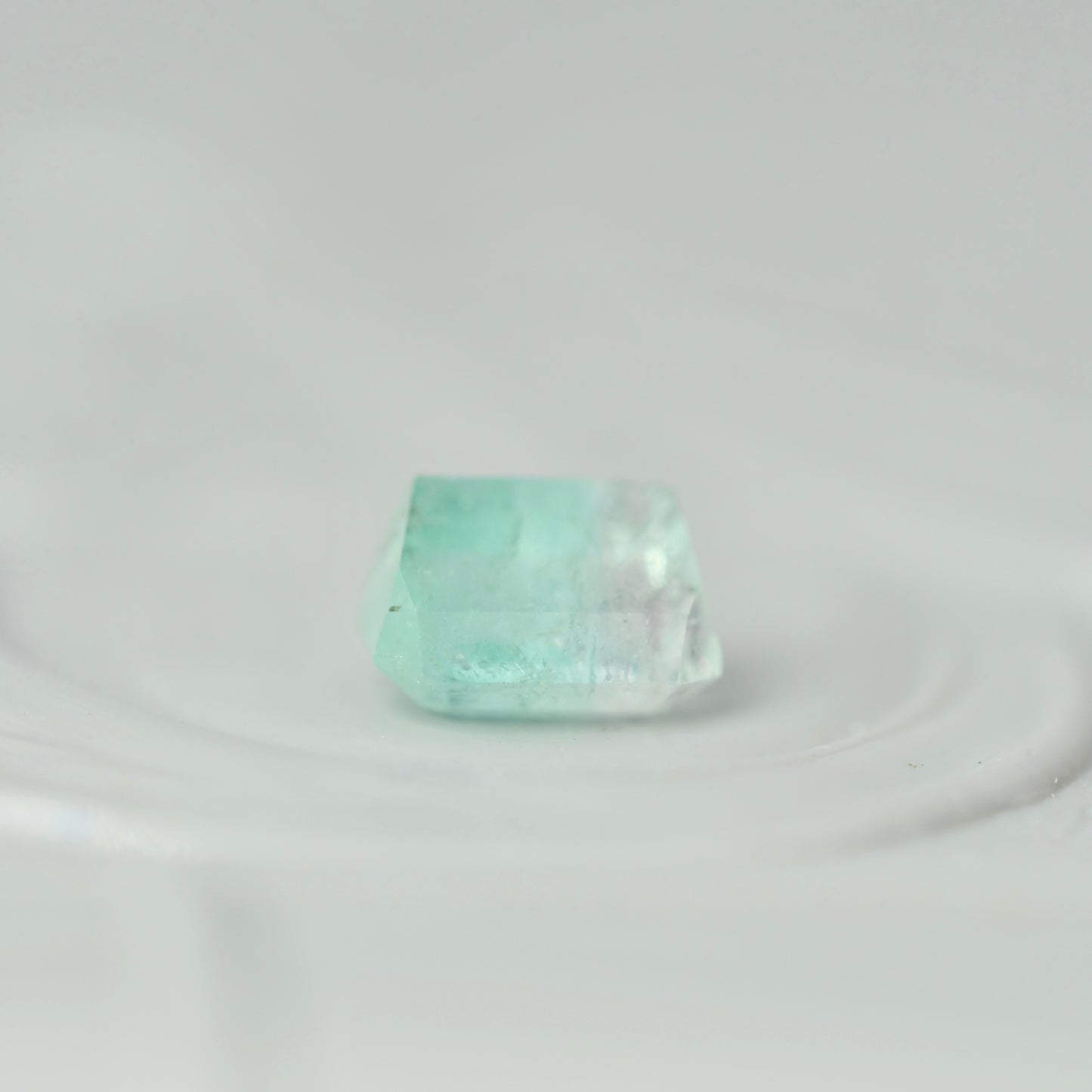 バイカラートルマリン 0.32ct  エメラルドカット 4.3mm×3.4mm×2.8mm【MJ3023】