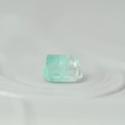 バイカラートルマリン 0.32ct  エメラルドカット 4.3mm×3.4mm×2.8mm【MJ3023】