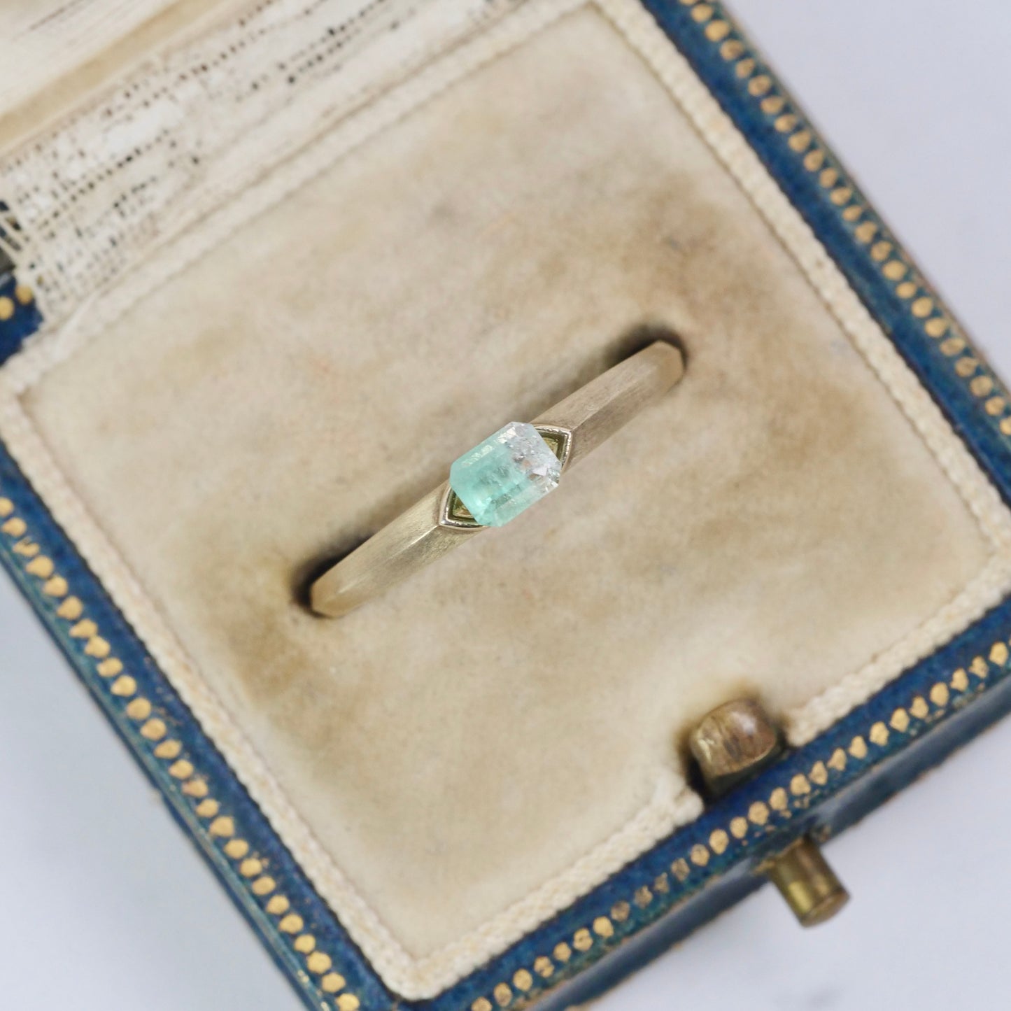 バイカラートルマリン 0.32ct  エメラルドカット 4.3mm×3.4mm×2.8mm【MJ3023】