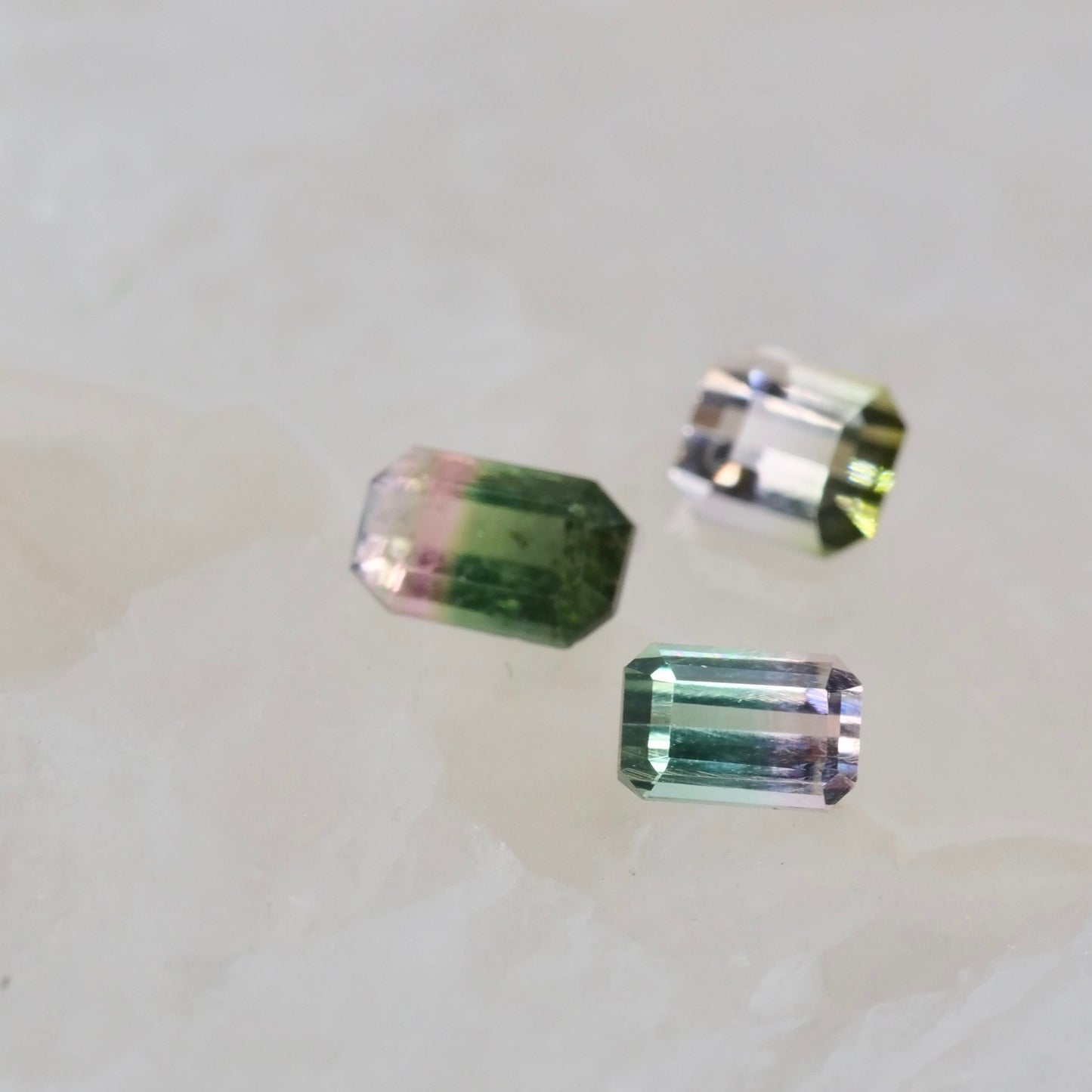 バイカラートルマリン 0.35ct  エメラルドカット 5.1mm×3.3mm×2.4mm【MJ3021】