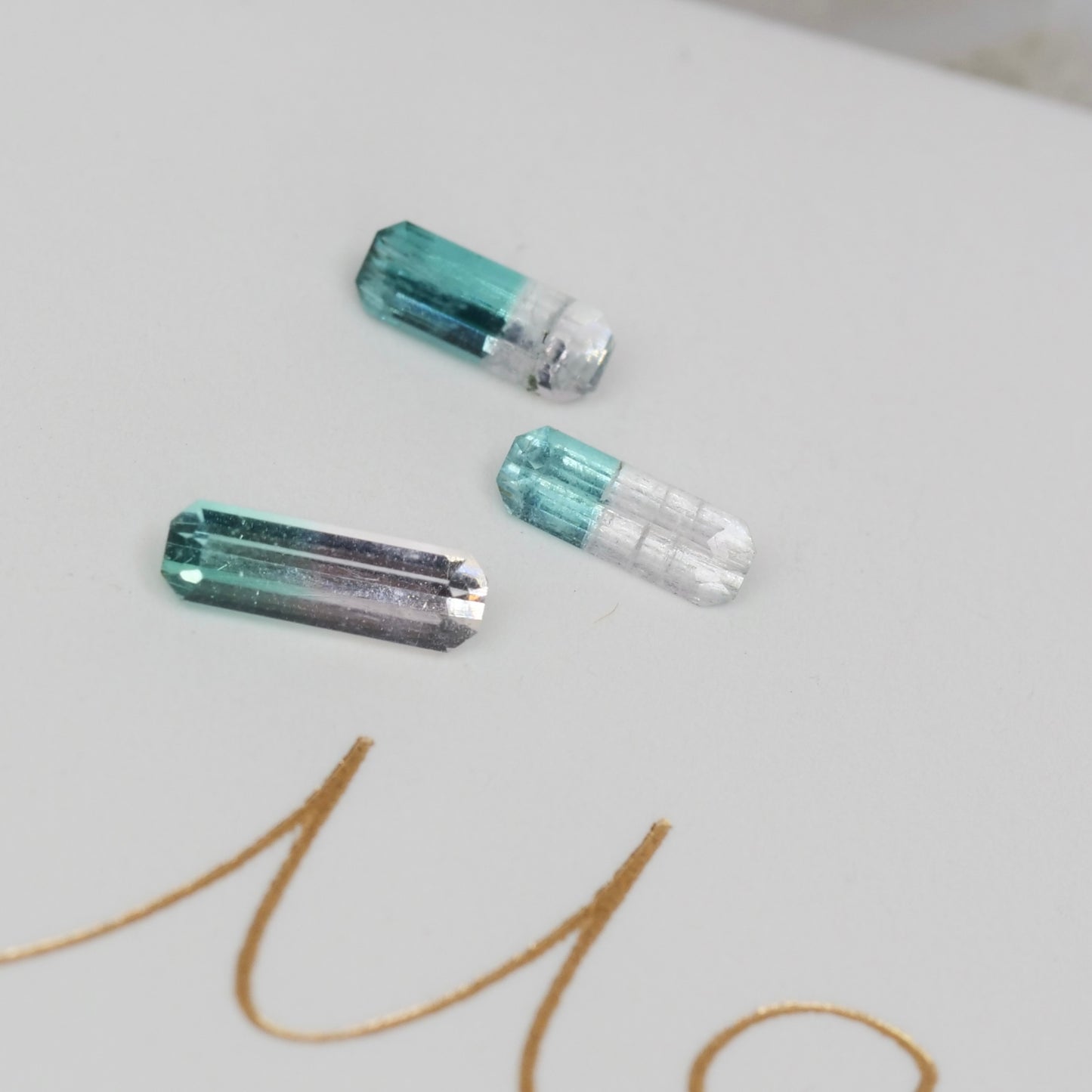 バイカラートルマリン 0.16ct  エメラルドカット 5.3mm×2.0mm×1.5mm【MJ3012】