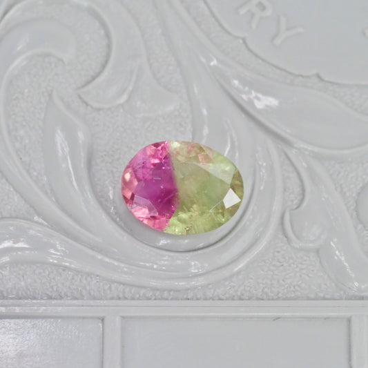 バイカラートルマリン 1.46ct オーバルカット  8.7mm×6.6mm×3.5mm【MJ3025】