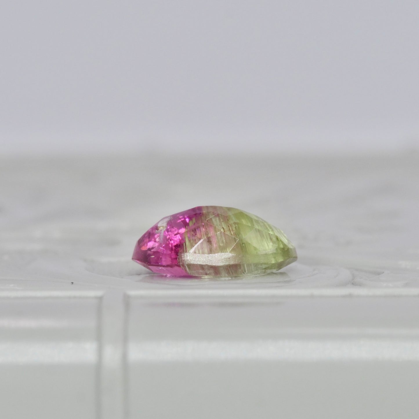 バイカラートルマリン 1.46ct オーバルカット  8.7mm×6.6mm×3.5mm【MJ3025】