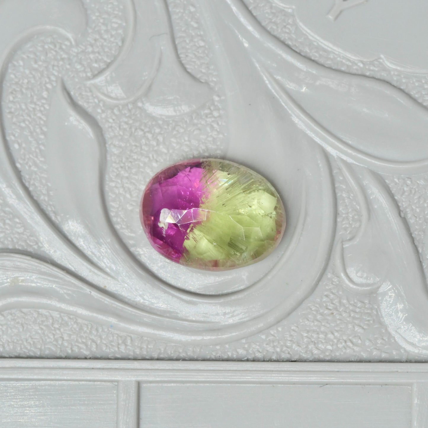 バイカラートルマリン 1.46ct オーバルカット  8.7mm×6.6mm×3.5mm【MJ3025】