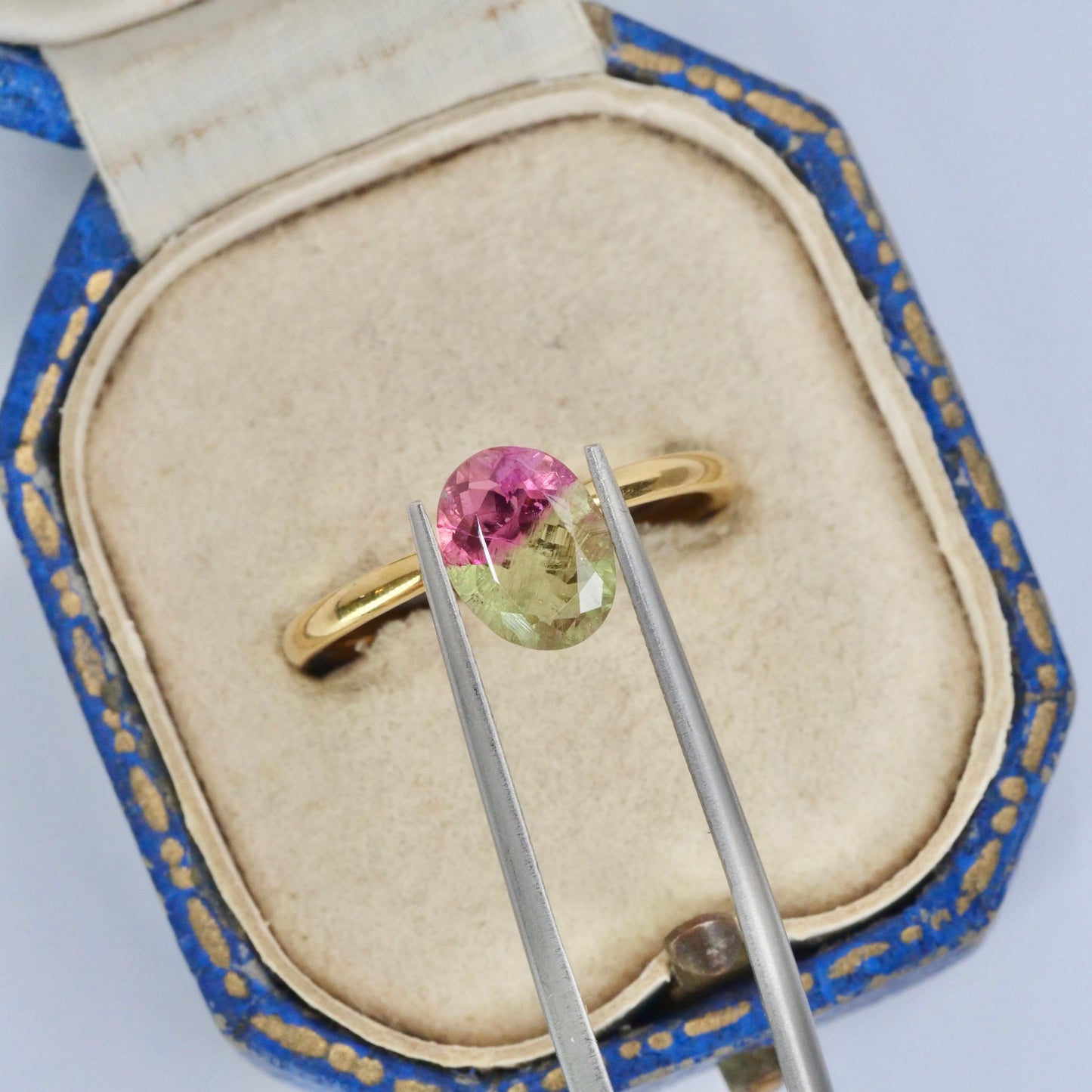 バイカラートルマリン 1.46ct オーバルカット  8.7mm×6.6mm×3.5mm【MJ3025】