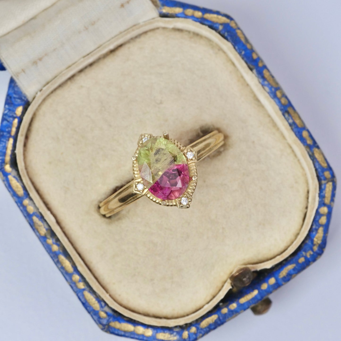 バイカラートルマリン 1.46ct オーバルカット  8.7mm×6.6mm×3.5mm【MJ3025】