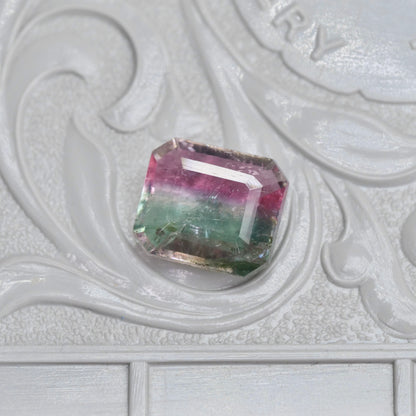 バイカラートルマリン 2.75ct エメラルドカット  9.3mm×8.1mm×3.8mm【MJ3026】