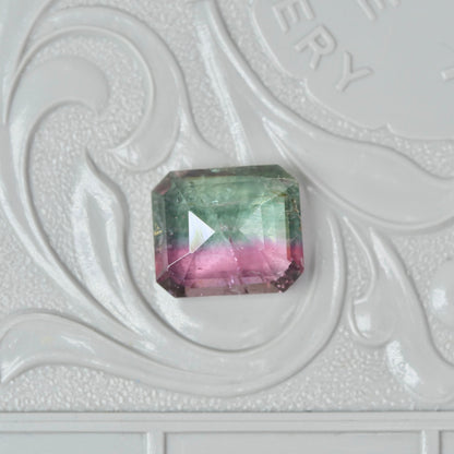 バイカラートルマリン 2.75ct エメラルドカット  9.3mm×8.1mm×3.8mm【MJ3026】
