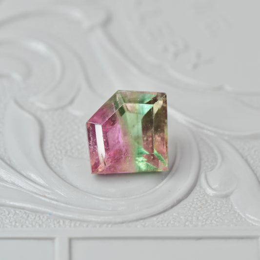 パーティカラードトルマリン 1.97ct ダイヤカット  9.4mm×8.0mm×5.0mm【MJ3027】