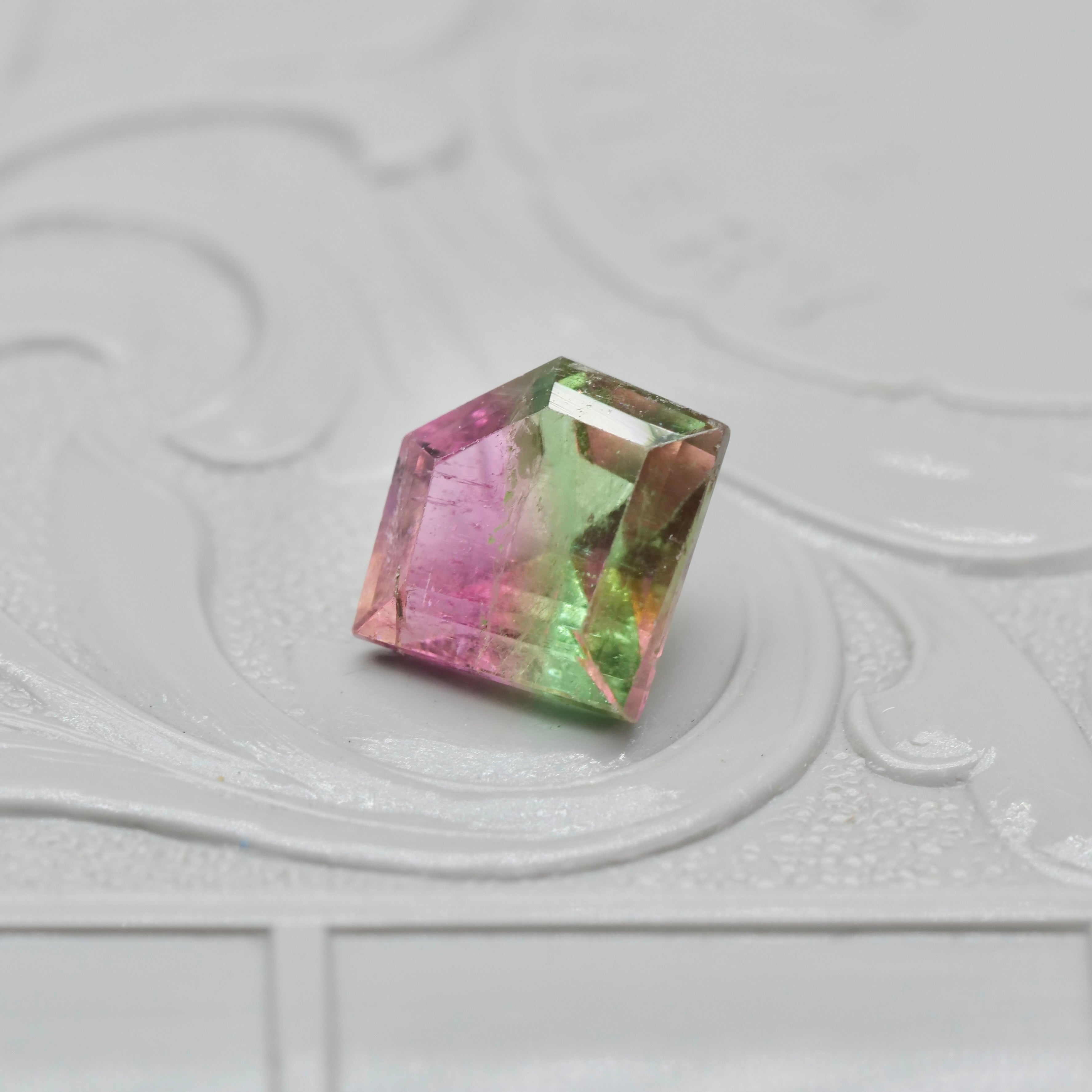 パーティカラードトルマリン 1.97ct ダイヤカット 9.4mm×8.0mm×5.0mm