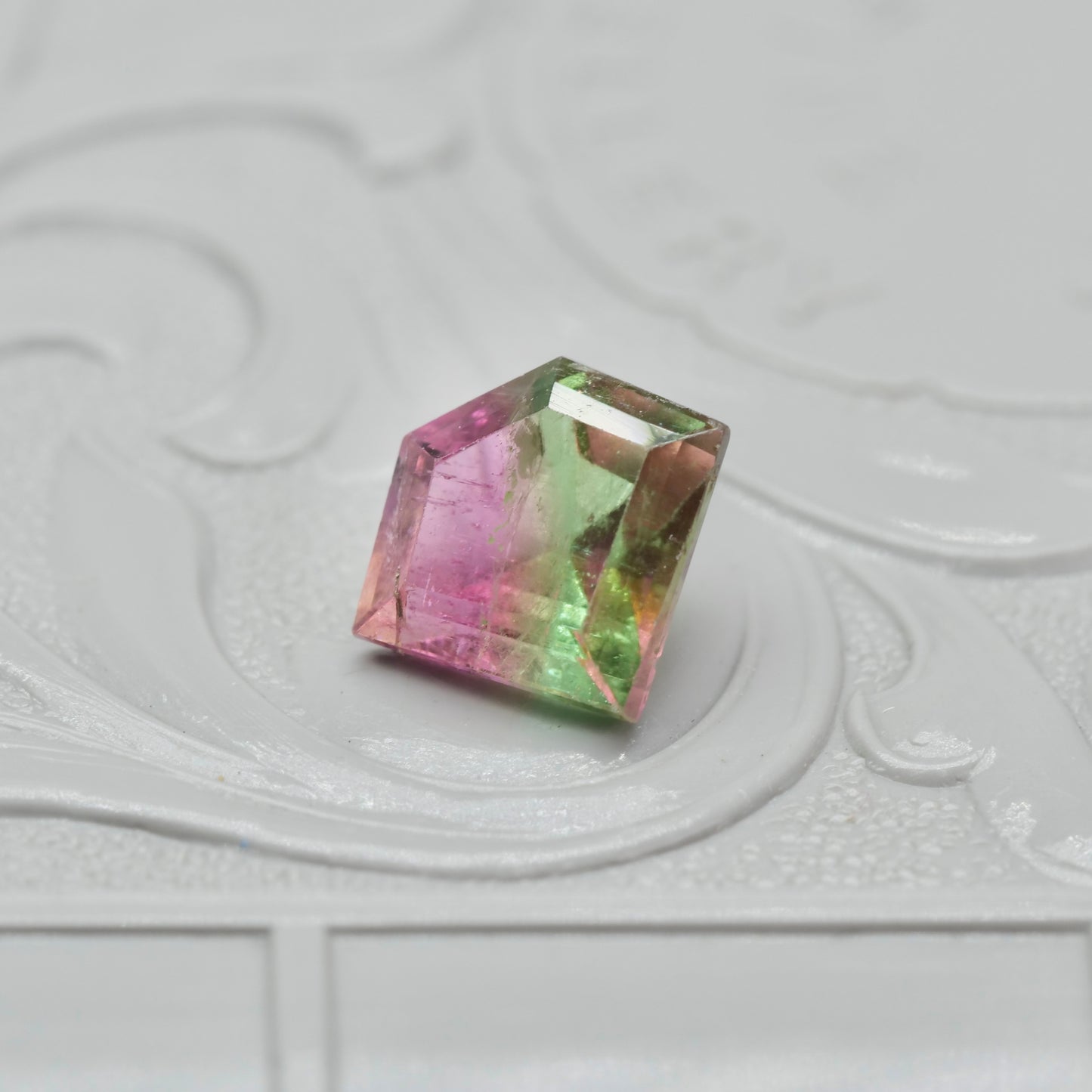 パーティーカラードトルマリン 1.97ct ダイヤカット  9.4mm×8.0mm×5.0mm【MJ3027】