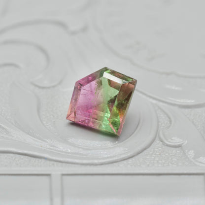 パーティーカラードトルマリン 1.97ct ダイヤカット  9.4mm×8.0mm×5.0mm【MJ3027】