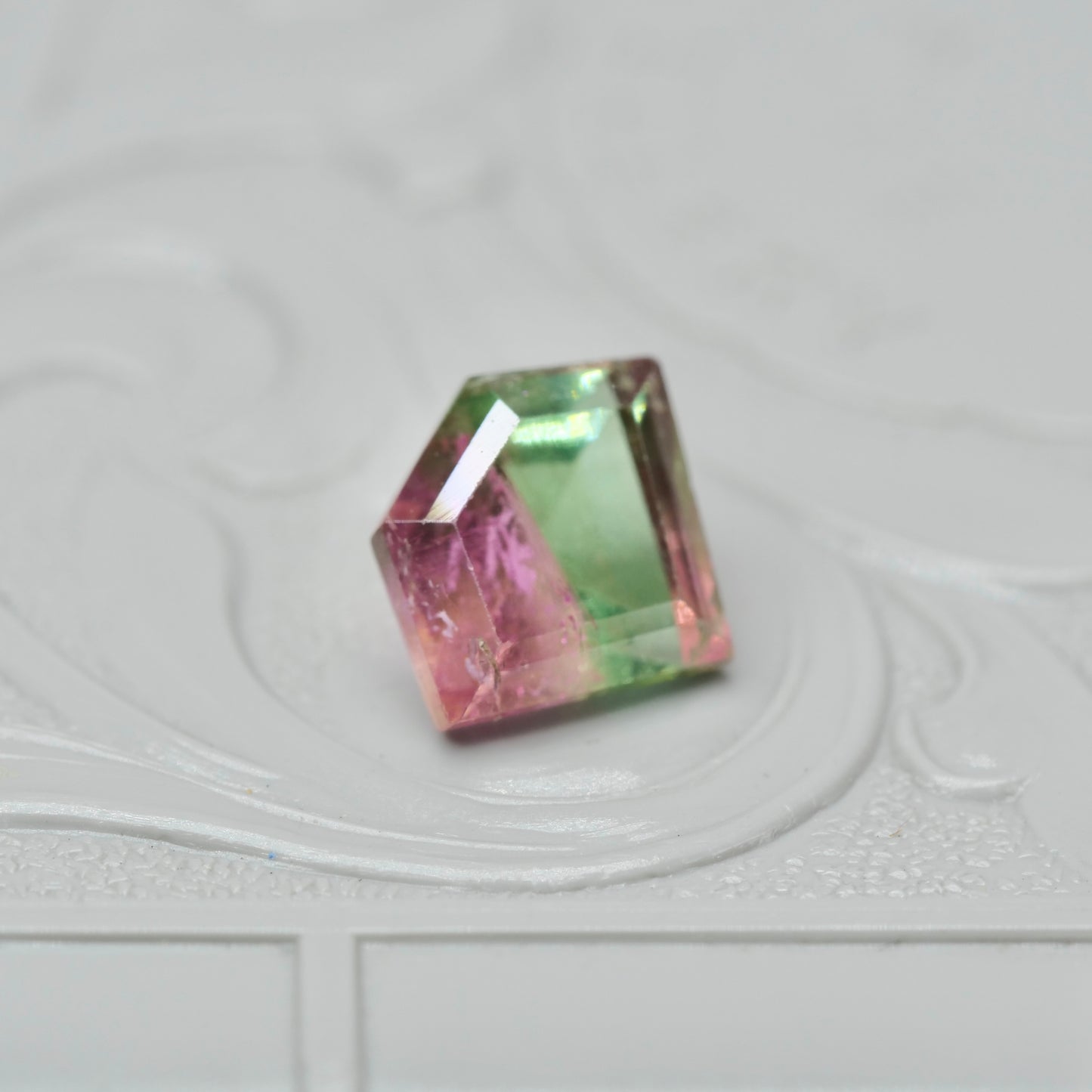 パーティーカラードトルマリン 1.97ct ダイヤカット  9.4mm×8.0mm×5.0mm【MJ3027】