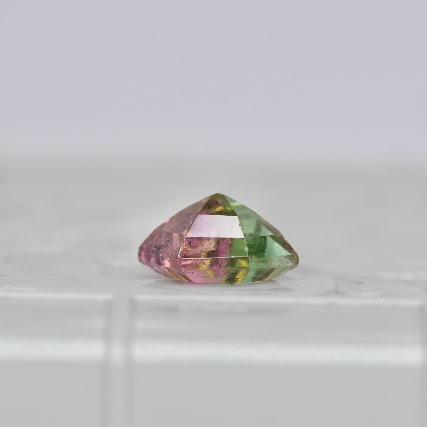パーティーカラードトルマリン 1.97ct ダイヤカット  9.4mm×8.0mm×5.0mm【MJ3027】