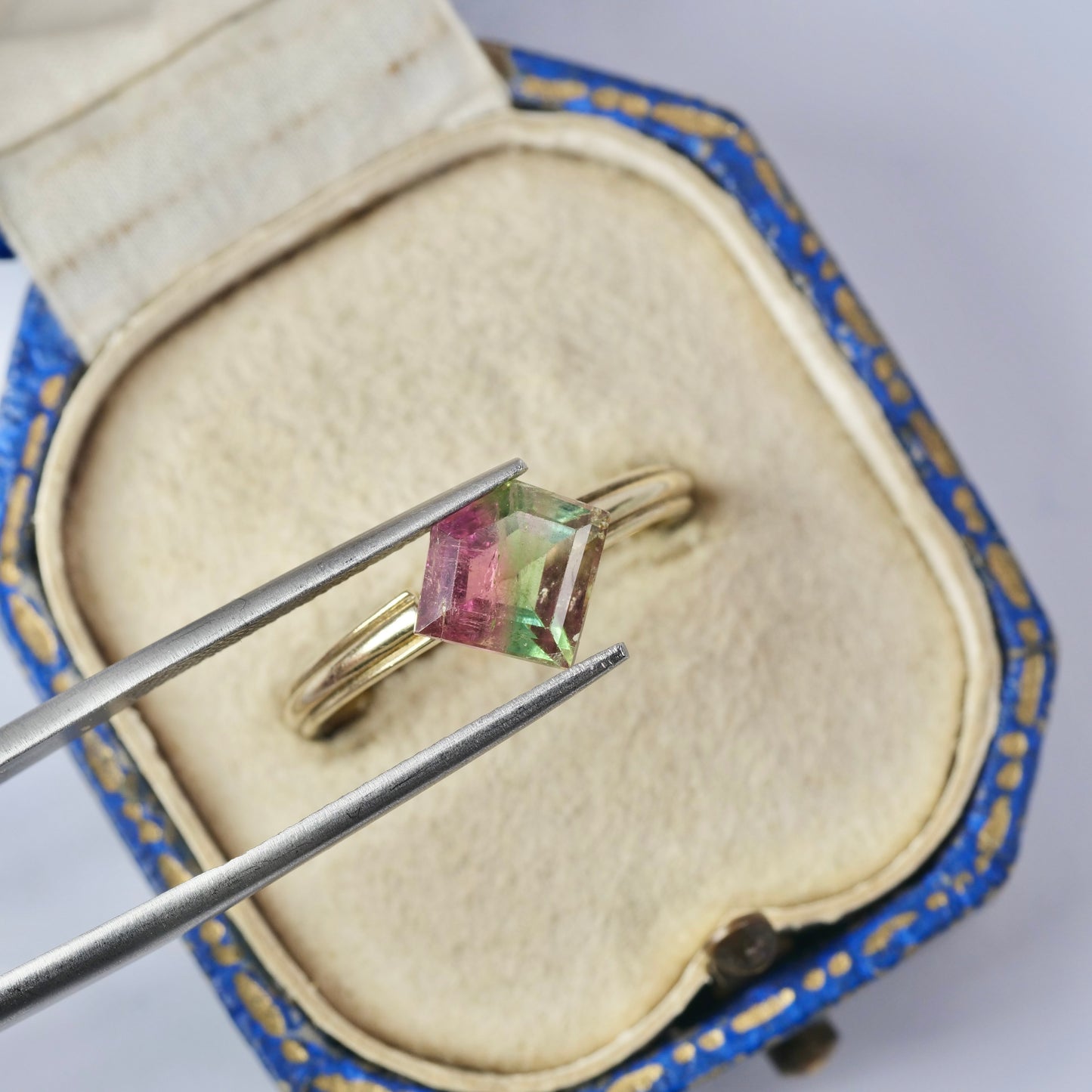 パーティーカラードトルマリン 1.97ct ダイヤカット  9.4mm×8.0mm×5.0mm【MJ3027】